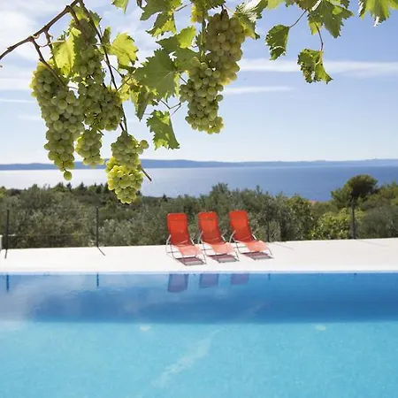 Apartmani Villa Athina Tucepi Exterior photo