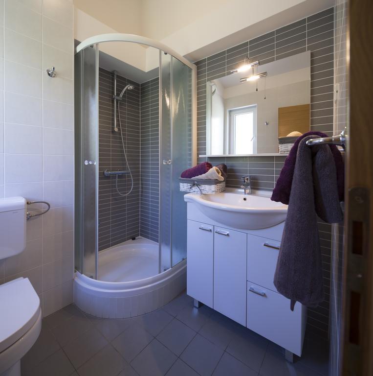 Apartment Apartmani Athina *